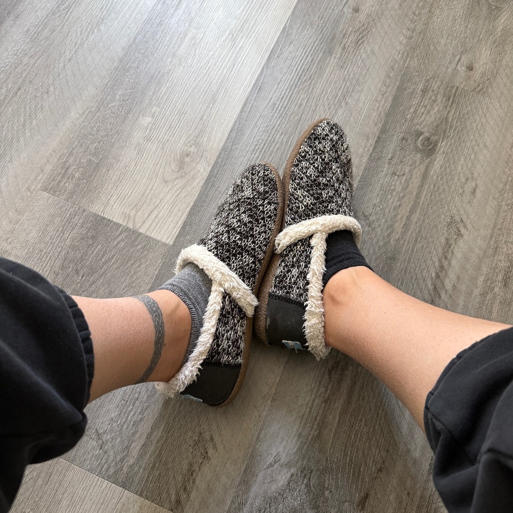 Mismatched Black Gray Ankle Socks Gym Workout Used Women’s Athleisure